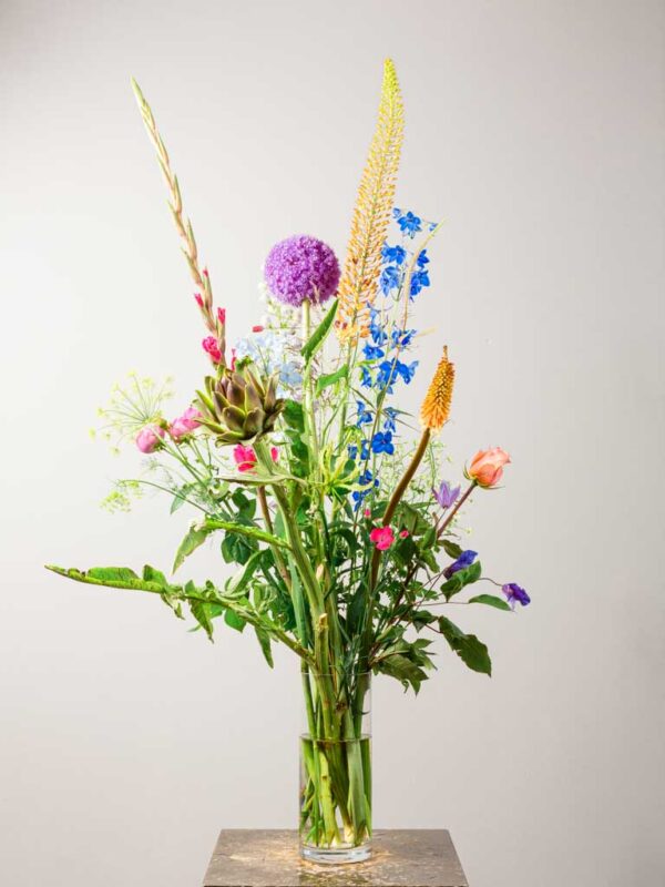 A bouquet with sustainably grown flowers of €50,-